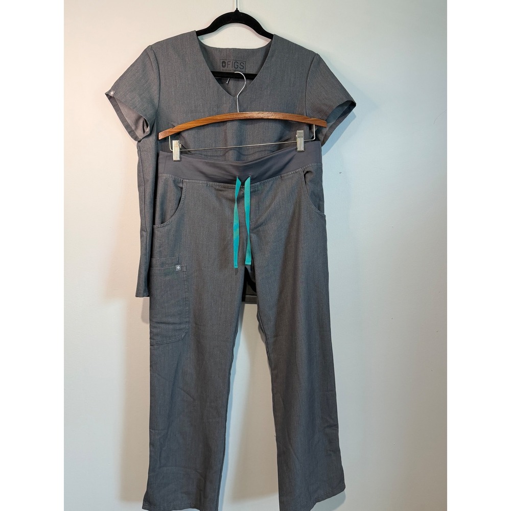 FIGS Technical Collection Scrub Set Gray V-Neck Top S Cargo Pants Small T21004P
